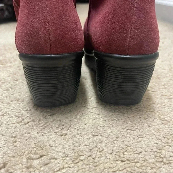 SKECHERS Parallel Ditto Asymmetric Collar Suede Ankle Bootie Burgundy Womens 6 - Picture 9 of 12